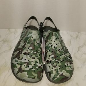 New Crocs Swiftwater Wave Camo Sandals 